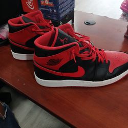 Air Jordan 1 Mid "Alternate Bred" sneakers.