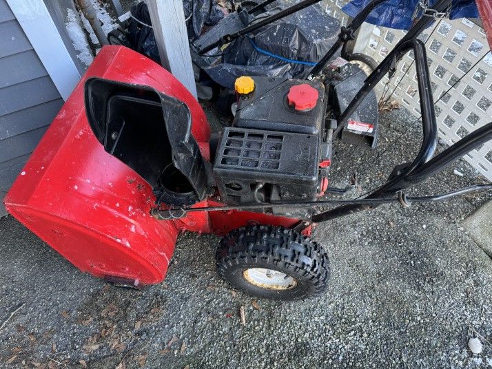 MTD Yard Machine Snow Blower 26 Inch Anger