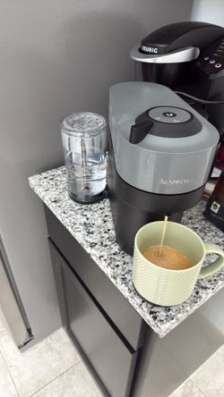 Nespresso Vertuo Coffee Machine w Pods