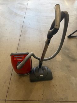 Miele C3/ S8 Cat & Dog Vacuum