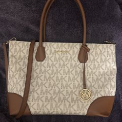 Authentic Michael  Kors Large Signature logo Handbag Crossbody Handles Newer 