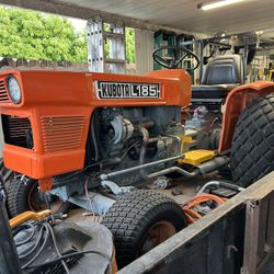 Tractor Kubota225