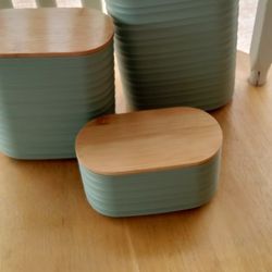 BEAUTIFUL 3 PC. CANISTER SET.PICK UP ONLY CASH.E.MESA/AJ