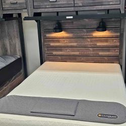 Complete 4pc Bedroom SET King or Queen