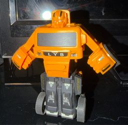 2-in-1 Transforming Yellow Excavator Toy - Robot Construction Truck