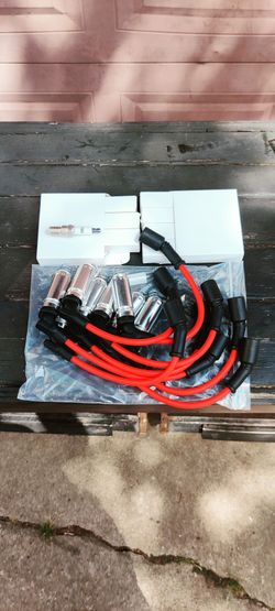 High Performance Spark Plug Wires & Spark Plugs 4  2000-2009 Chevy Silverado Suburban Tahoe And GMC Sierra V8 Engines 4.8 5.3 And 6 L Brand New 25$