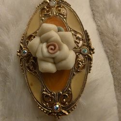 18k Plated Flwr Camio Brotch 