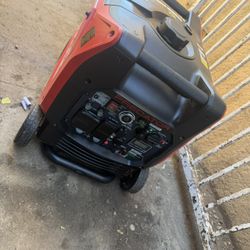 PREDATOR 5000 Watt Dual-Fuel SUPER QUIET Inverter Generator 