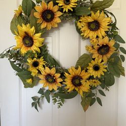 Beautiful New Hand Made Door Wreath (Large)