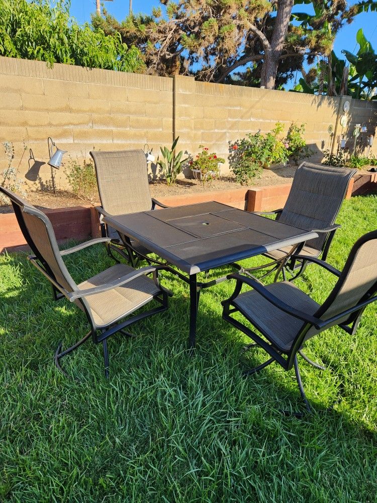 Patio Furniture / Outdoor Furniture / Table And Chairs