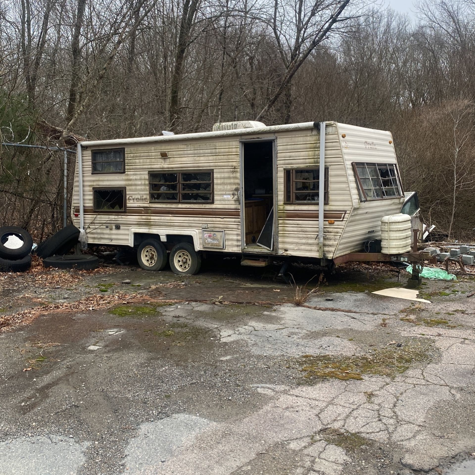 23’ Frolic Camper (FREE)