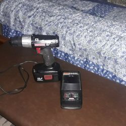 CRAFTSMAN CORDLESS DRILL  19.2 VOLT WITH A CHARGER 