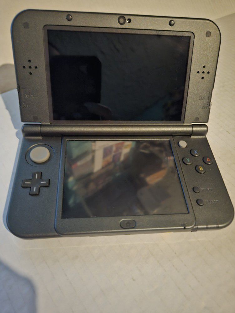 Nintendo New 3DS XL Handheld Gaming System - Black (Great)