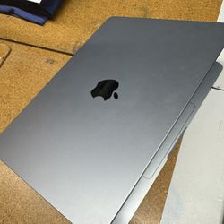 Apple - MacBook Air 13-inch Laptop - Apple M4 chip Built for Apple Intelligence - 16GB Memory - 256GB SSD - Sky Blue