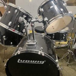 BRAND NEW LUDWIG DRUM SET DRUM SEAT AND STICKS  INCLUDED