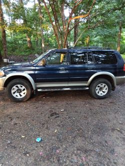 2002 Mitsubishi Montero