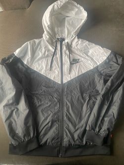 Nike windbreaker jacket size small