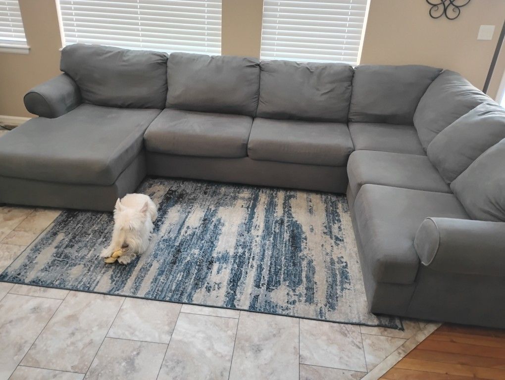 Large Sectional Sofa with Chase