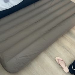 2 inflation Mattresses with 1 Pump