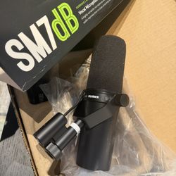 Shure SM7dB Dynamic Vocal Microphone With +28dB Built-in Active Preamp