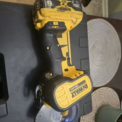 DeWalt 20v Cordless Cable Cutter 