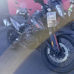 2022 KTM Adventure 890