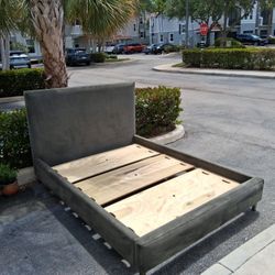Queen Bed Frame (Velvet)