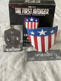 Captain America 1940’s Shield Replica – LootCrate Exclusive (1:6 Scale)