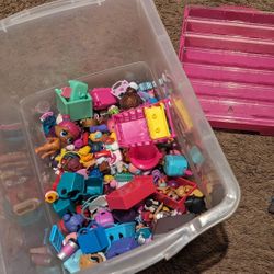 Large lol dolls And shopkins Dolls Lot