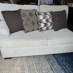 LIGHT GRAY SOFA   (L70"D35"H19")