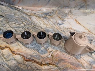 Tea/Coffee Cups & Kettle Set.