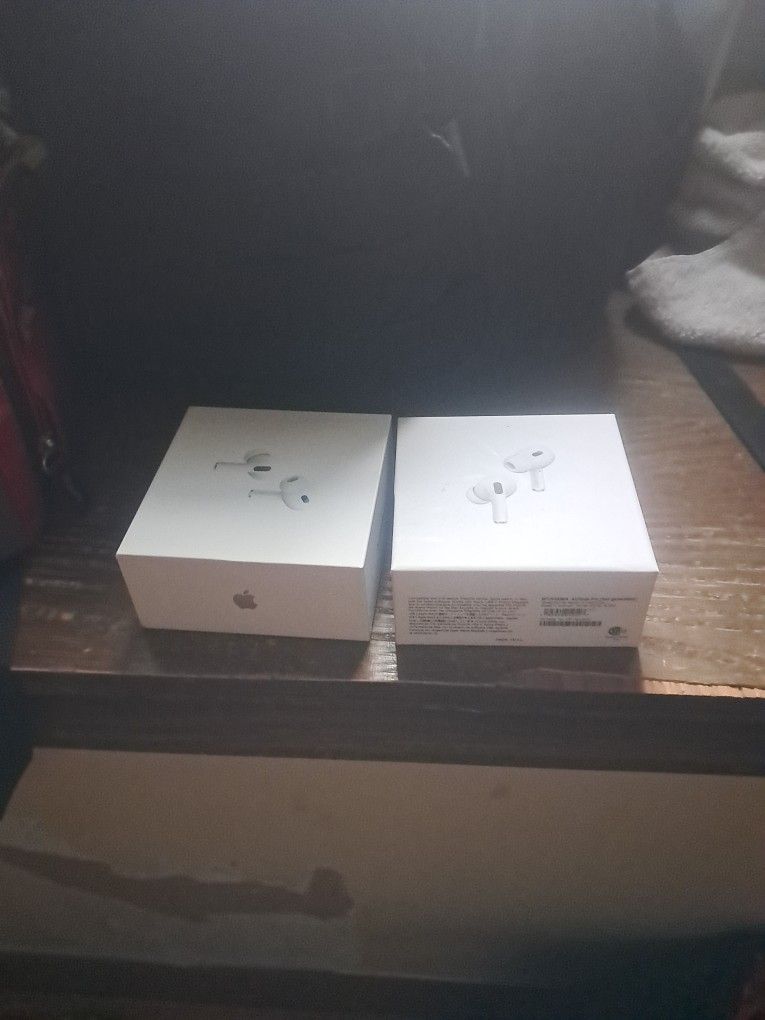 2 Airpod Pro 2s