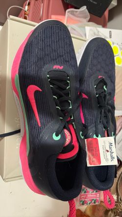Women’s Nike Flyplate Sneakers BNWT
