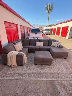 Oversized Sectional Couch w/ Ottoman – Delivery Available