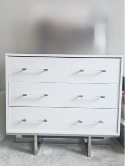 White high gloss 3 drawer dresser with silver legs