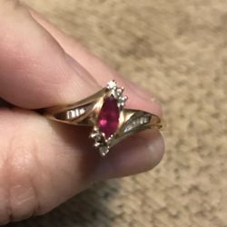 14k Vintage ruby and diamond it is a size 10 and is sizable