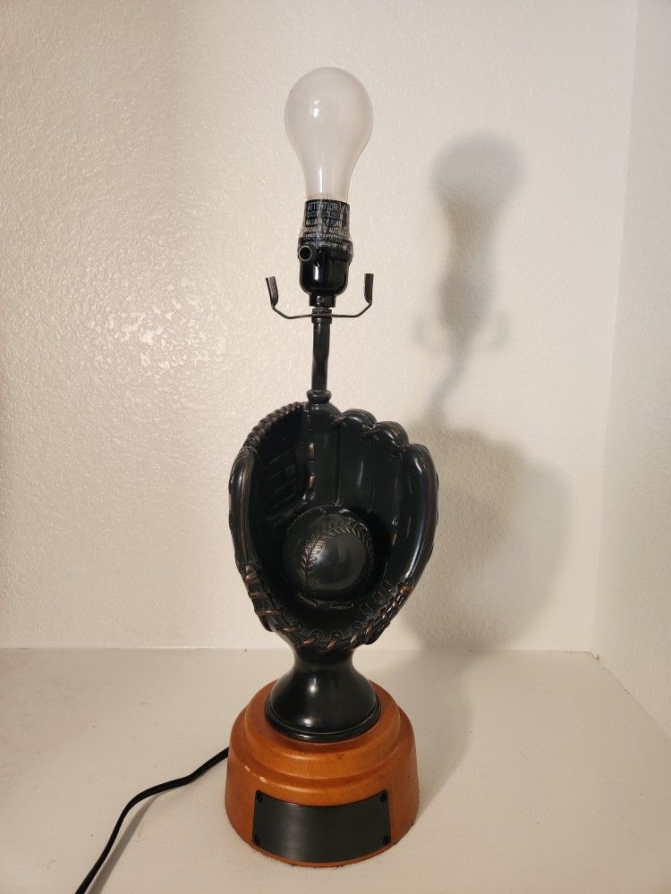 BASEBALL GLOVE AND BALL TROPHY BASE LAMP