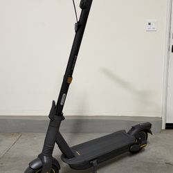 Segway Ninebot Max G2 Premium Electric Scooter With Comfort Suspension System 43 Mile Range 22 Mph 1000W Power