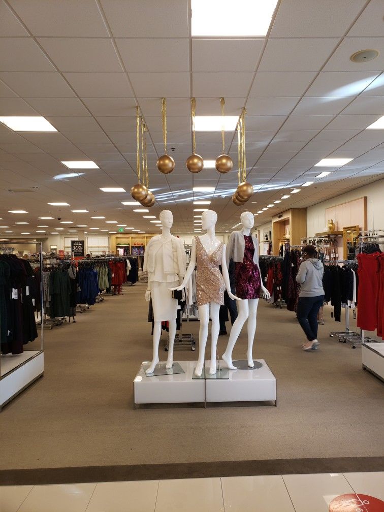 Mannequin Platform (Lights Up)