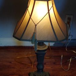 Lots Of Vintage Lamps 