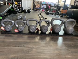 KETTLEBELL SET: (2) 10 LB, (2) 20 LB, (2) 35 LB NEW WORKOUT GYM EQUIPMENT
