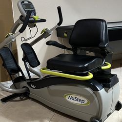 NuStep T4r Recumbent Stepper Seated Elliptical Like New  With Only 14 Hours Of Use On It