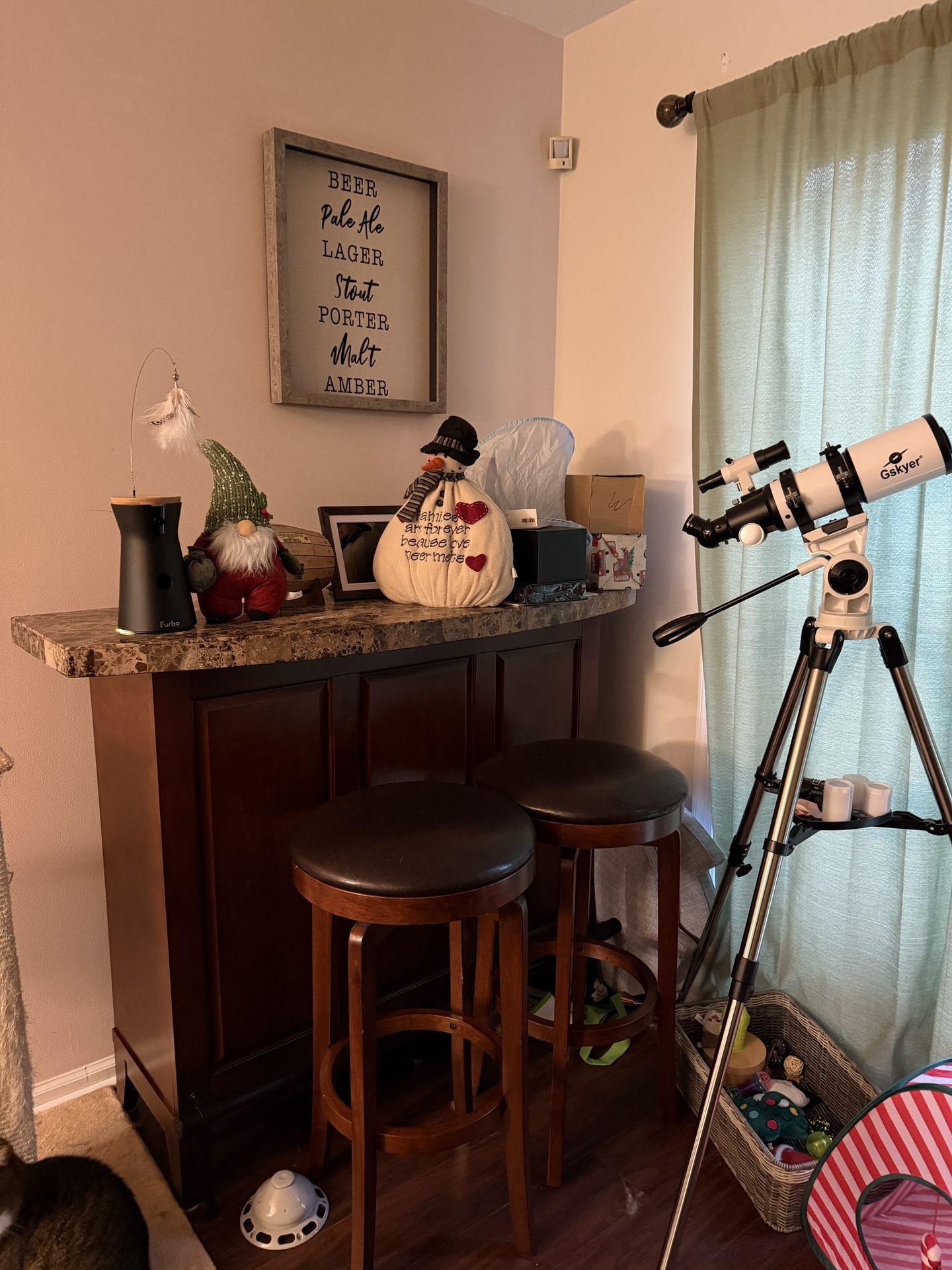 Bar With 2 Bar Stools
