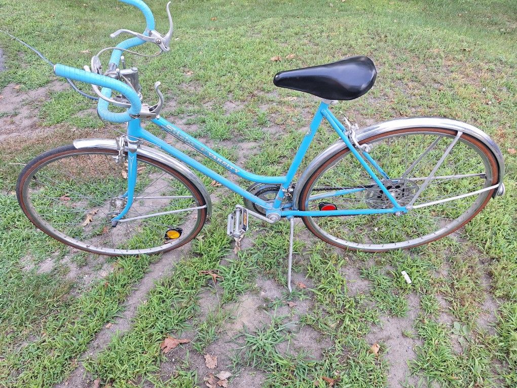 1960s VINTAGE SCHWINN VARSITY 10 SPEED BICYCLE.