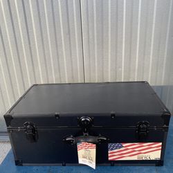 MERCURY LUGGAGE BLACK SEWARD TRUNK LOCKING LARGE CAPACITY 30" X 16" X 12.5