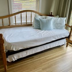 Day Bed And Trundle Bed