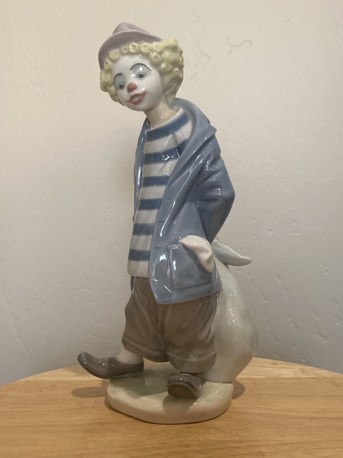 Vintage Lladro Little Traveler #7602 Boy Clown Mint Condition