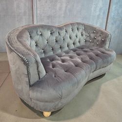 ✨Spotless Loveseat | DELIVERY AVAILABLE 