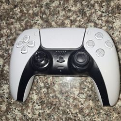 White PS5 Controller