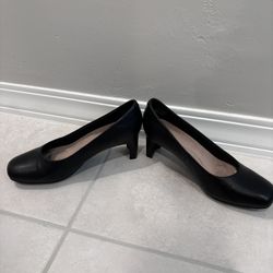 Clarks Kyndall Iris Black Pump